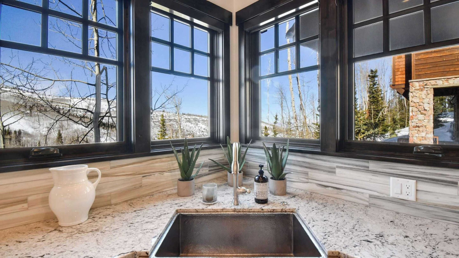 Interior 4, Ski-in Ski-out Deer Valley Hot Tub, Fire Pit, Views Silver Sun by Avantstay, Summit
