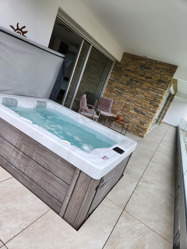 Others 4, Villa Saint Andrews, Moselle
