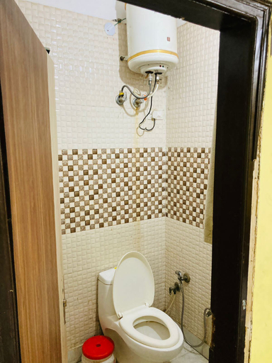Bathroom 3, Sky view Residency, Delhi
