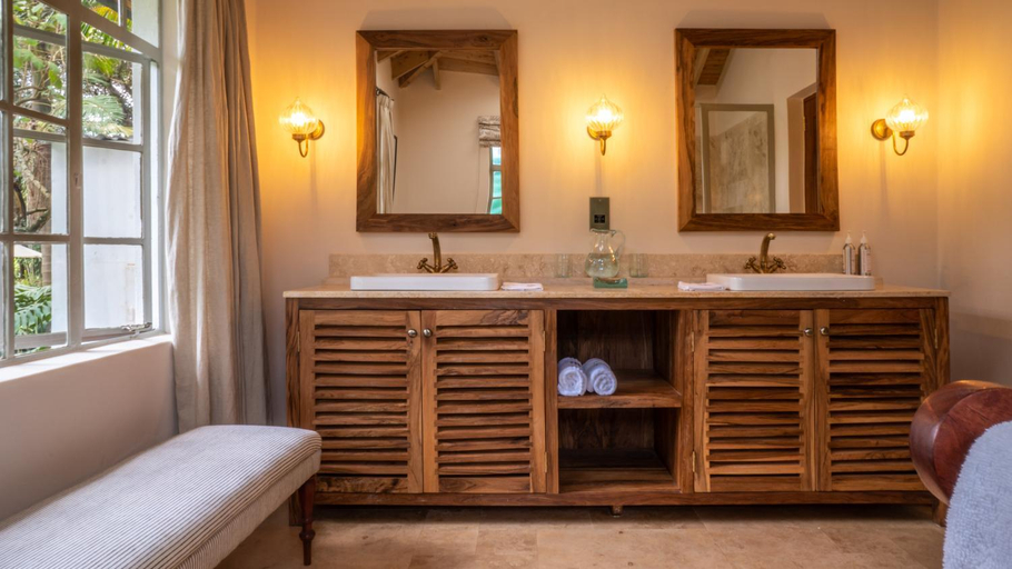 Bathroom 5, Karen Blixen Coffee Garden And Cottages, Langata