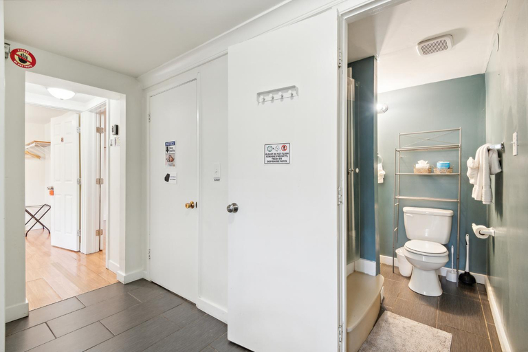 Bathroom 3, Brighton Retreat - Walk to Metro, Seattle