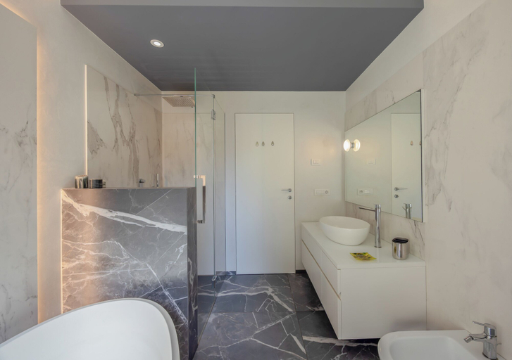 Bathroom 5, Charming Garden Hideaway in Como by Rent all Como, Como