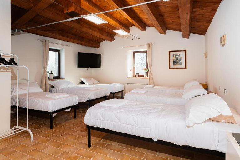 Bedroom 2, Porta Gemina History Lodge, Macerata