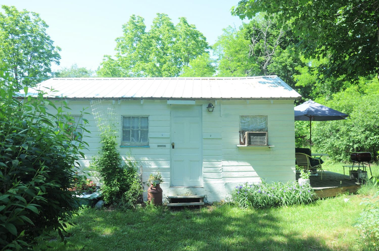Others 2, The Cottagette, Schuyler