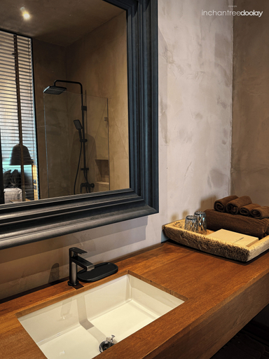 Bathroom 4, inchantreedoolay Huahin, Pran Buri
