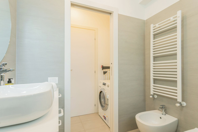 Bathroom 5, Central & White Apartment by Rent all Como, Como