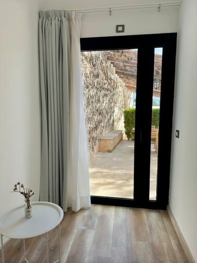 Others 4, Mater Ariany, Baleares