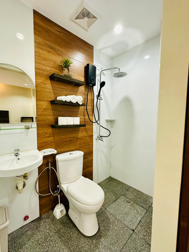 Bathroom 4, Maribago INN, Lapu-Lapu City
