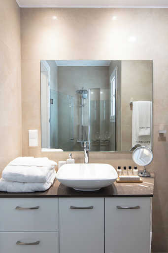 Bathroom 5, Piccadilly House, Epirus