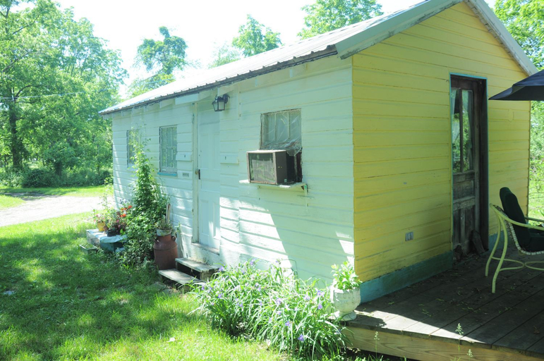 Others 1, The Cottagette, Schuyler