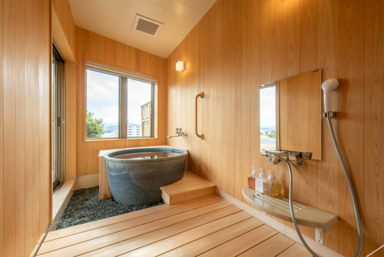 Bathroom 5, Nanki Shirahama Nagominoyu Kachofugetsu, Shirahama