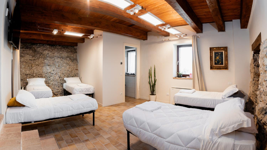 Bedroom 3, Porta Gemina History Lodge, Macerata