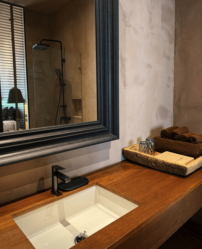Bathroom 4, inchantreedoolay Huahin, Pran Buri