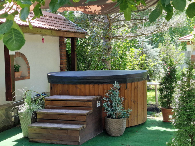 Others 4, Sandor Apartman, Mezőkövesdi