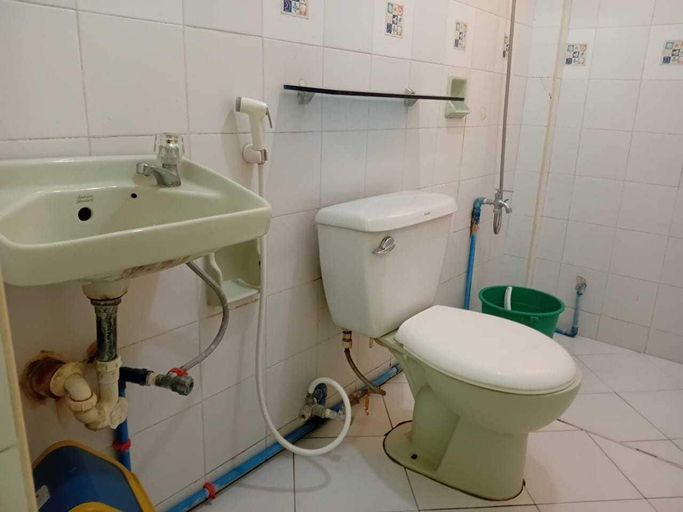 Bathroom 5, Hotel O Leonor Beach and Resort, Lemery