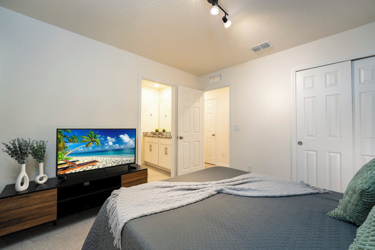 Room 5, Modern Retreat Private Pool Near Disney, Osceola