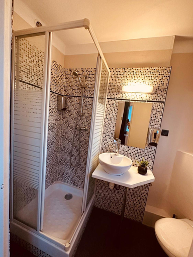 Others 3, Hotel Anatole France, Haute-Garonne