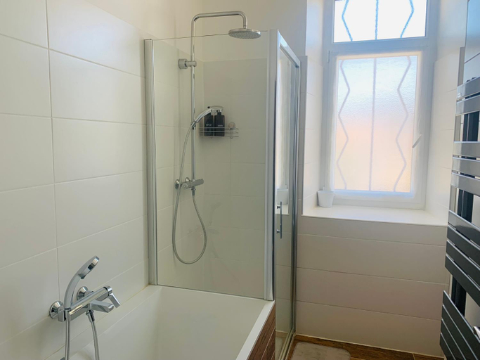 Bathroom, Les Volets Rouges, Ardèche