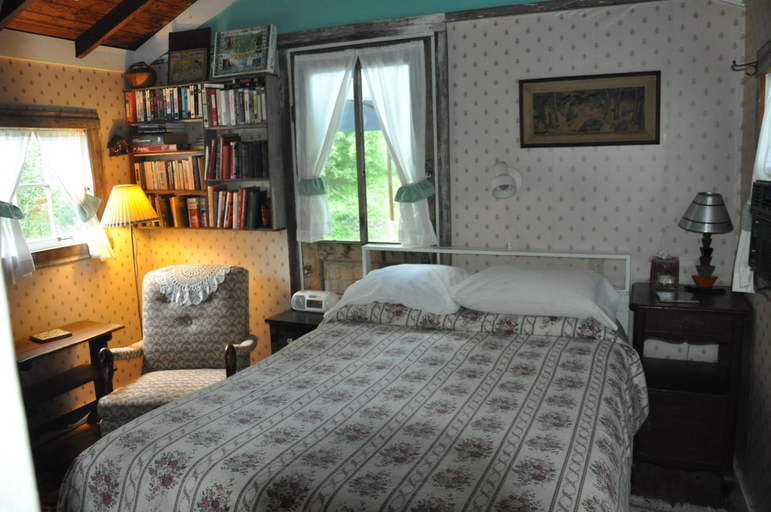 Others 3, The Cottagette, Schuyler