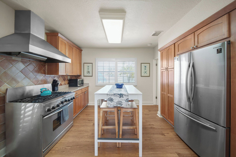 Private kitchen 2, Hollywood Beach Bliss Villa Sleeps 10, Broward