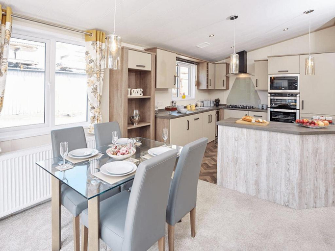 2, Limetree Lodge 2 with Pets Welcome at Riverside Leisure Park, Northumberland