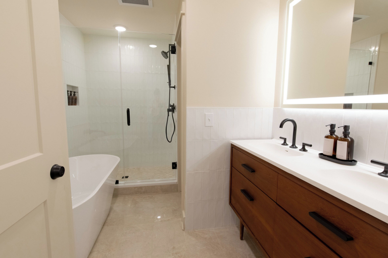 Bathroom 4, The 1850 Hotel, Watauga