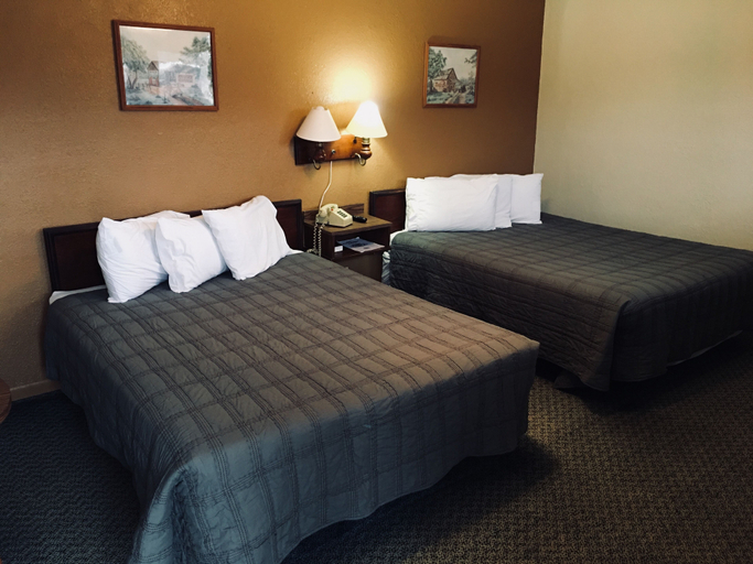 Bedroom 2, Riverview Cabins, Fulton