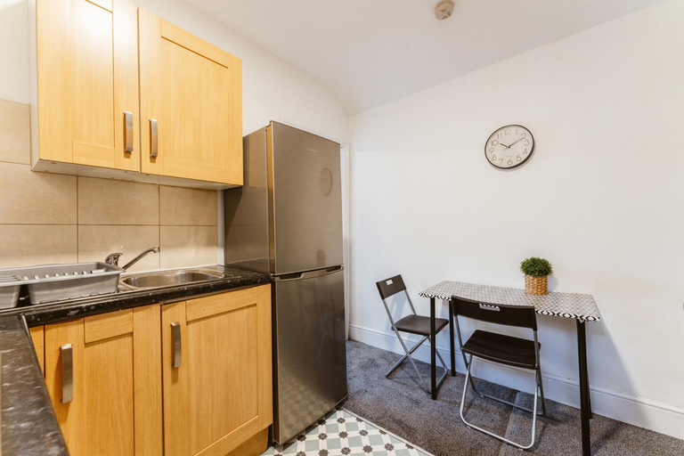 Others 4, Mile end Double rooms 86a, London