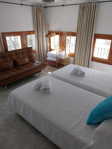 Bedroom 2, apartamentos en primera linea de playa, Baleares