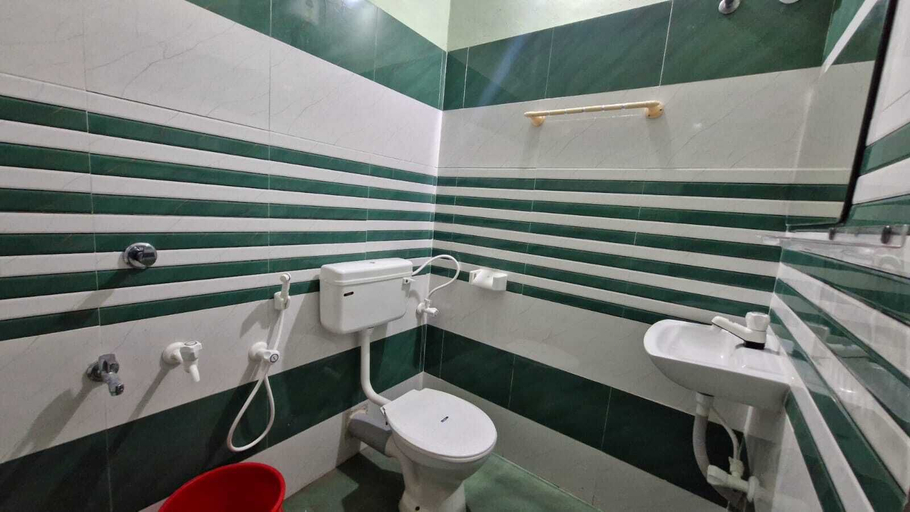 Bathroom 2, Akshay beach resort, Thiruvananthapuram