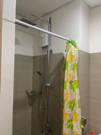 Bathroom 4, Shore Staycation, Pasay City
