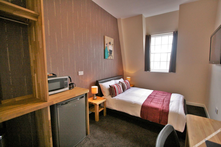Bedroom 4, Central Hotel Gloucester by RoomsBooked, Gloucestershire