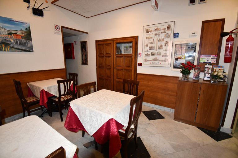 Public Area, Hotel Ferrarese, Roma