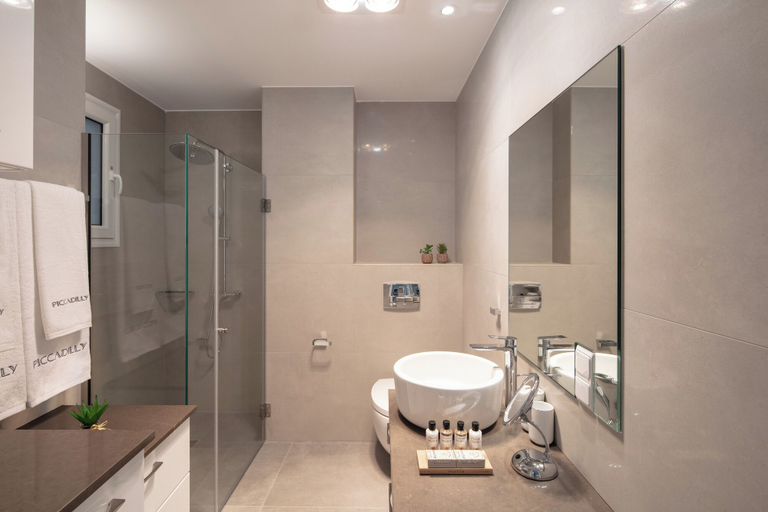 Bathroom 5, Piccadilly House, Epirus