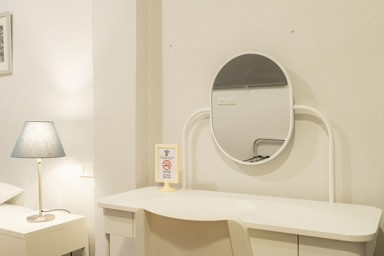 Bathroom 4, Ratchadamnoen Residence, Phra Nakhon