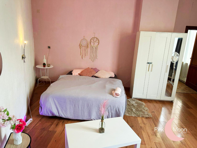 Others 3, Pink Moon Rooms, Antwerpen