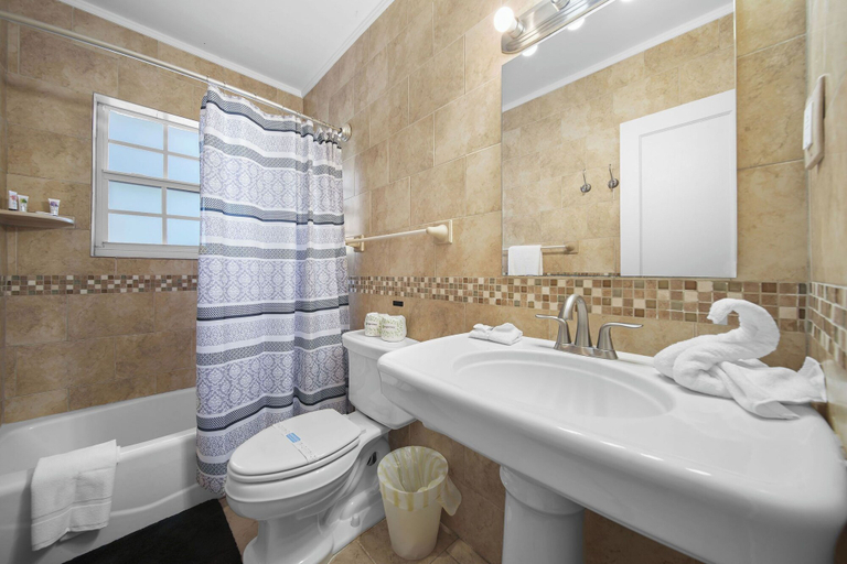 Bathroom 4, Hollywood Beach Bliss Villa Sleeps 10, Broward