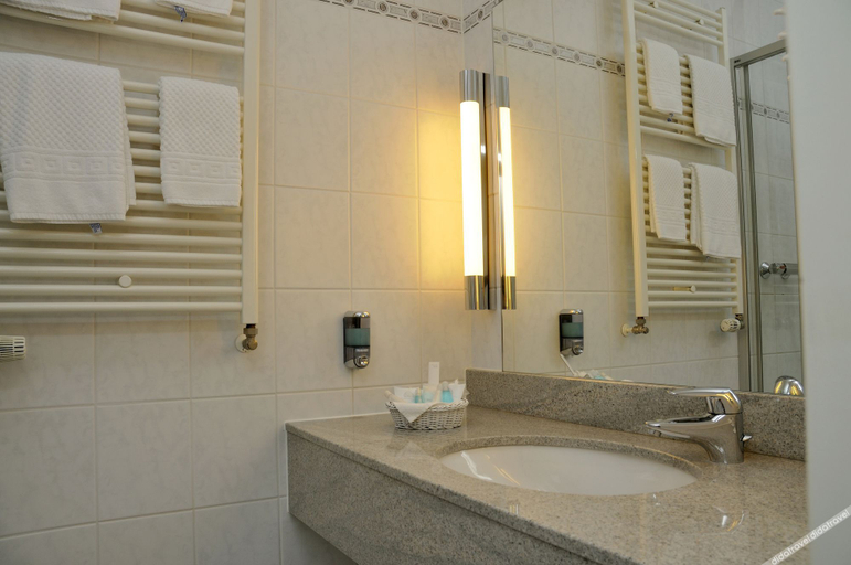 Bathroom 4, Hotel Essener Hof; Sure Hotel Collection by Best Western, Essen