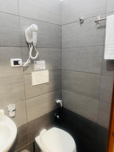 Bathroom 4, Marziah Inn, Rome