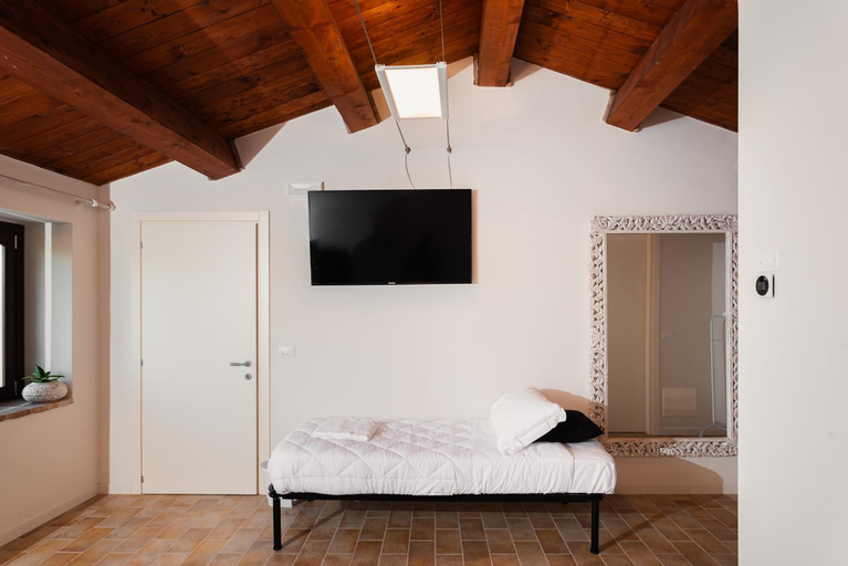 Bedroom 4, Porta Gemina History Lodge, Macerata
