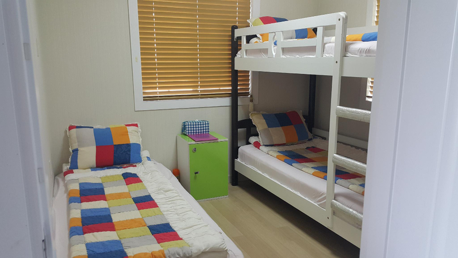 Bedroom 2, Daejeong Pension, Seogwipo