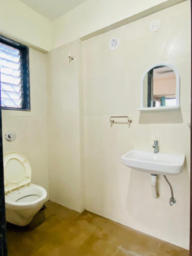 Others 4, Affordable 2 BHK with 3 Queen Size Bed Free Wi Fi , Pune