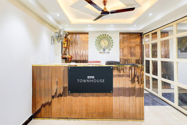 Public Area 2, Hotel Silver Saffron Paschim Vihar, Delhi