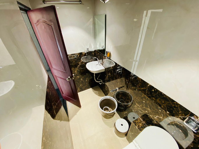 Bathroom 2, Hotel Rose Inn, Mumbai Suburban