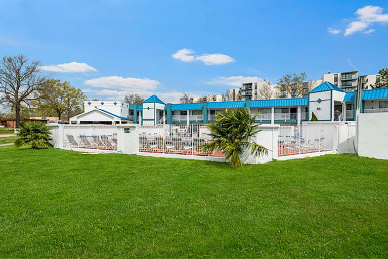 Exterior & Views