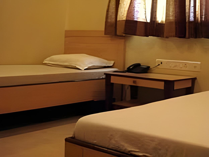 Others 2, Hotel Tiptop, Mumbai City