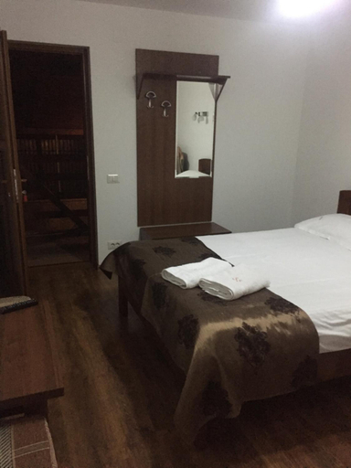 Others 3, Casa Ade, Slanic