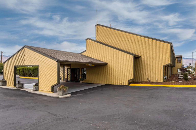 Exterior & Views 2, SureStay Hotel by Best Western Wenatchee, Douglas
