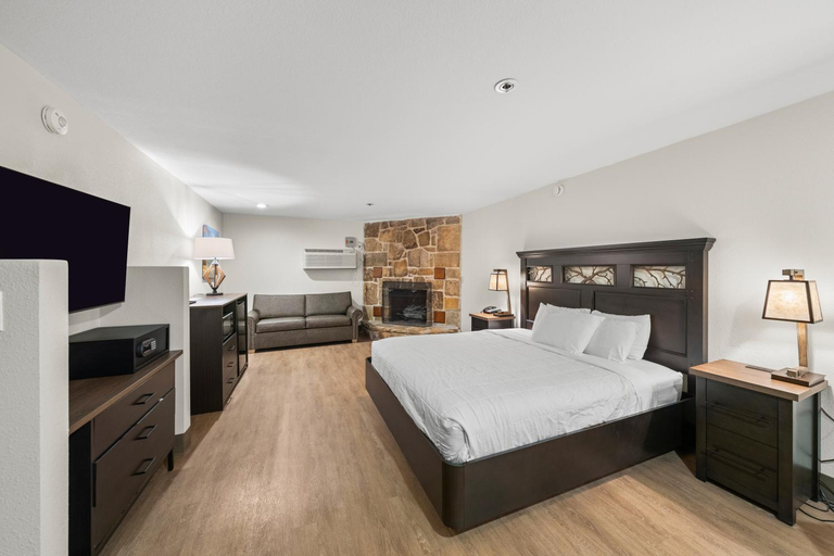 Bedroom 3, Clarion Inn & Suites, Sevier