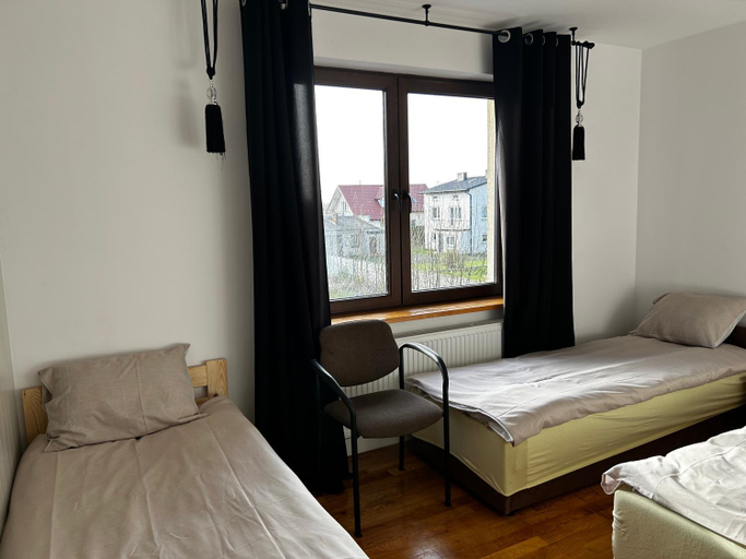 Others 5, Pokoje pokoj u Bani, Radom City